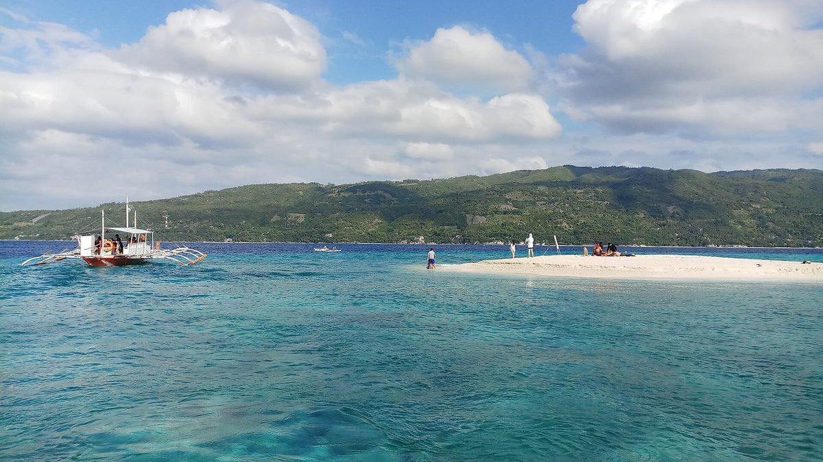 The shifting white sandbar at Sumilon Island off Oslob, south Cebu