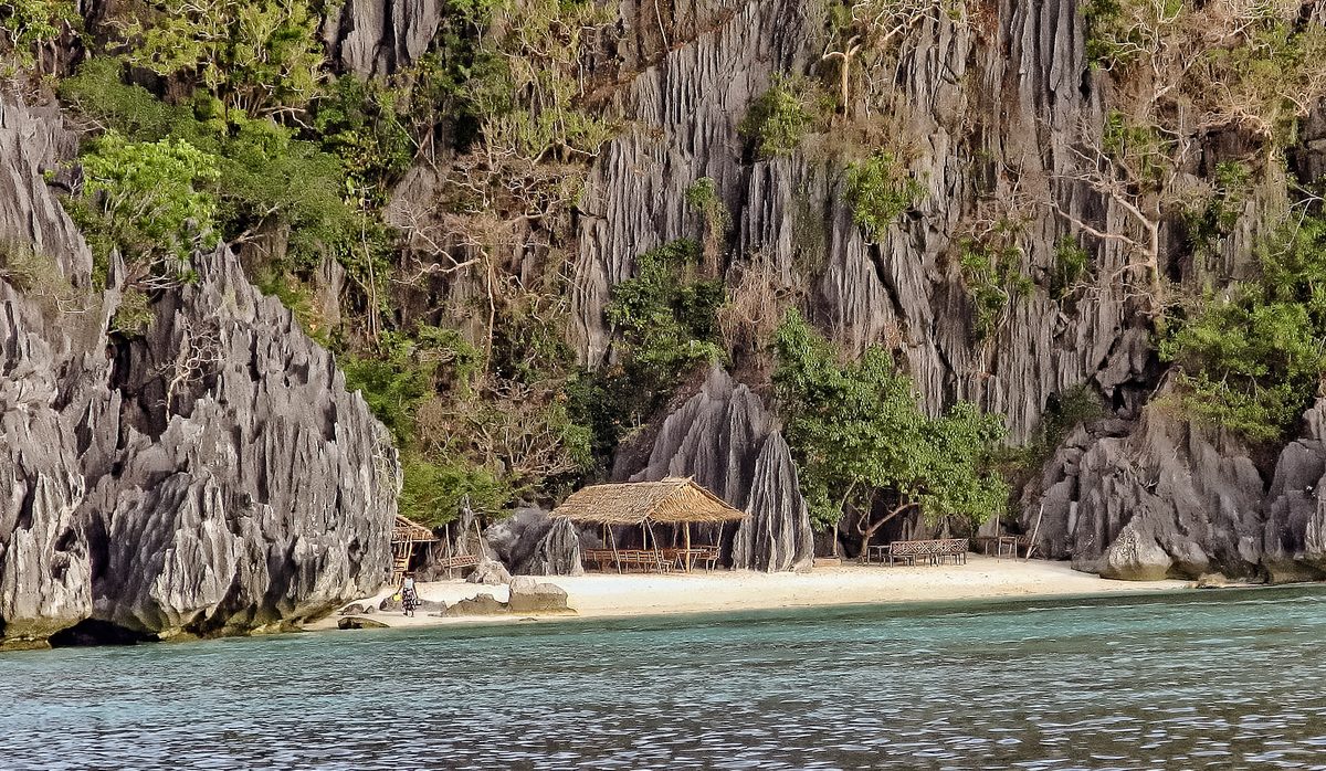 Limestone islands and turquoise water in the Calamianes near Coron, Palawan, Philippines