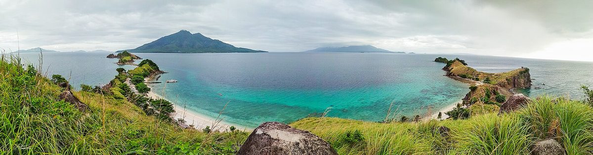 View over the Sambawan Island sandbar and islets in Maripipi, Biliran