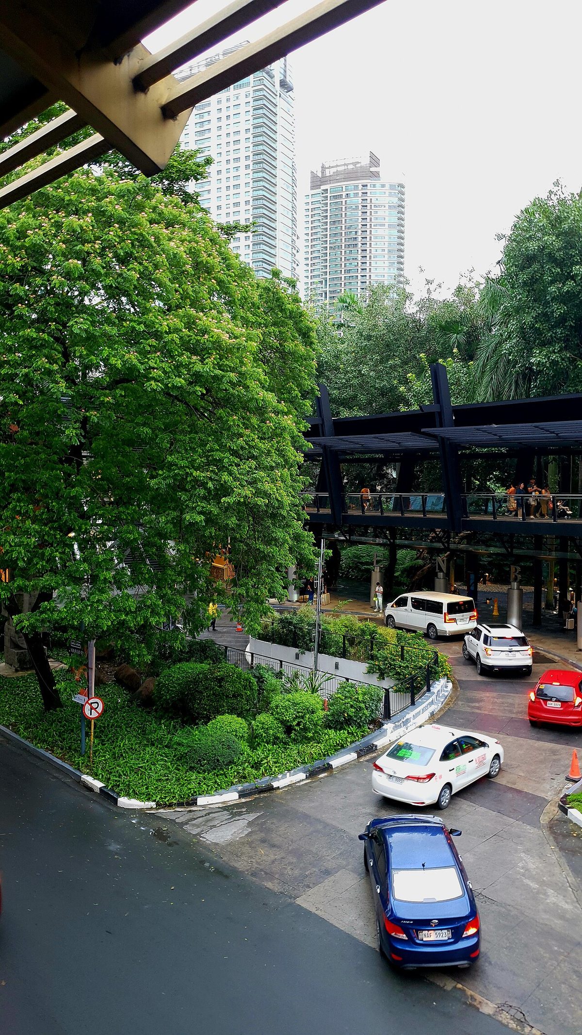 A Grab Philippines and taxi passenger drop-off and pickup zone at Greenbelt mall in Makati, Metro Manila