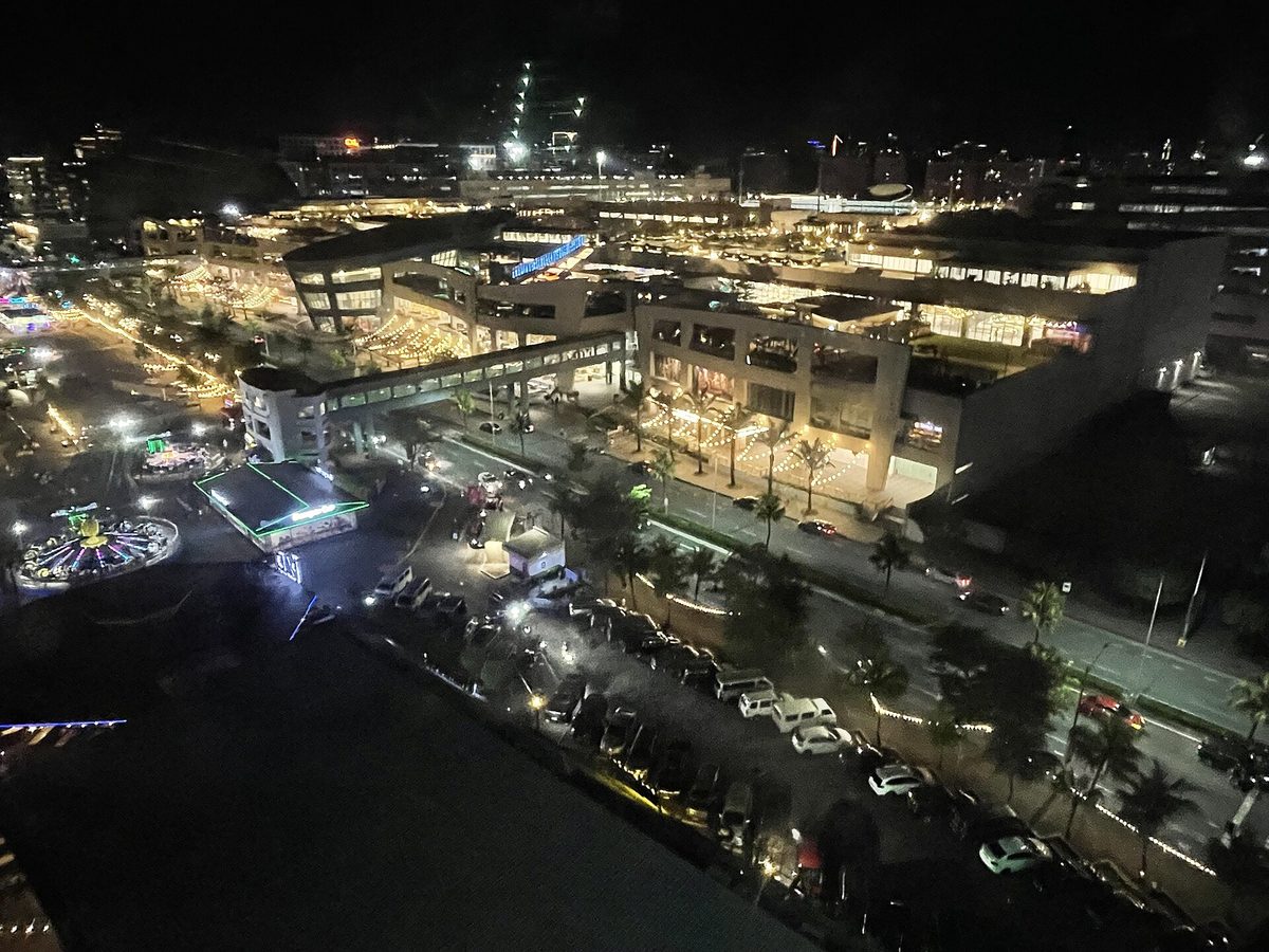 Mall of Asia complex and Manila Bay waterfront in Pasay