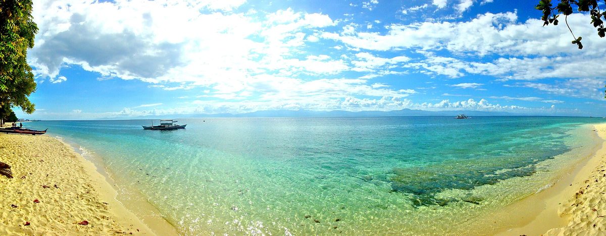 White sand and turquoise water at White Beach (Basdaku) in Moalboal, Cebu